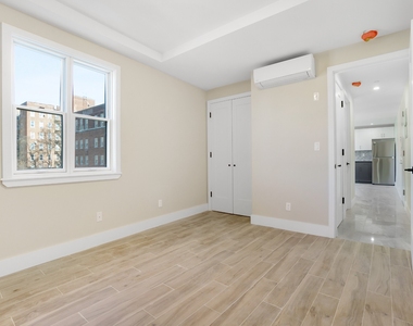 800 Empire Boulevard - Photo Thumbnail 6