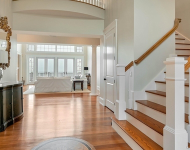 580 Lloyds Lane - Photo Thumbnail 5
