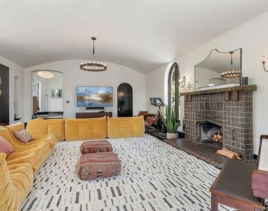 2015 Whitley Avenue - Photo Thumbnail 3