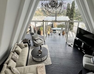 2144 Sunset Plaza Drive - Photo Thumbnail 5