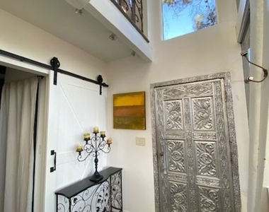 2144 Sunset Plaza Drive - Photo Thumbnail 16