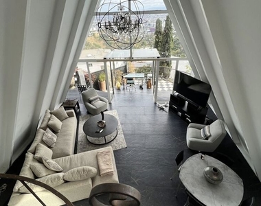 2144 Sunset Plaza Drive - Photo Thumbnail 6