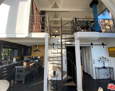 2144 Sunset Plaza Drive - Photo Thumbnail 13