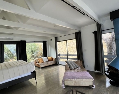 2144 Sunset Plaza Drive - Photo Thumbnail 20