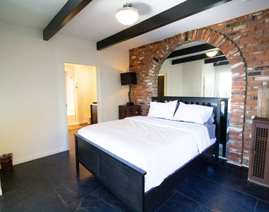 2144 Sunset Plaza Drive - Photo Thumbnail 11