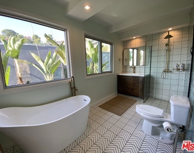 2144 Sunset Plaza Drive - Photo Thumbnail 25