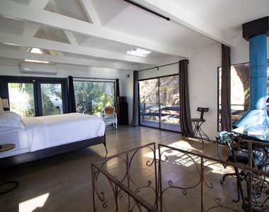 2144 Sunset Plaza Drive - Photo Thumbnail 28