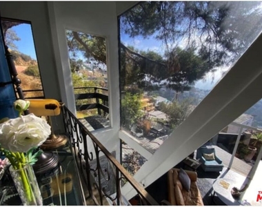 2144 Sunset Plaza Drive - Photo Thumbnail 19