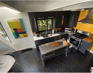 2144 Sunset Plaza Drive - Photo Thumbnail 14