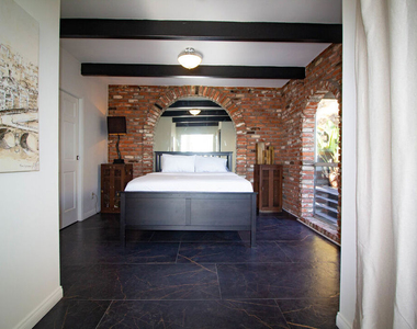 2144 Sunset Plaza Drive - Photo Thumbnail 15