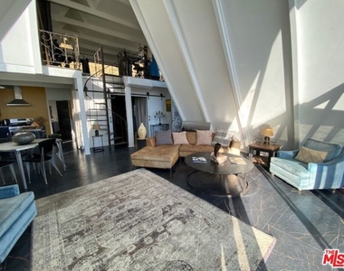 2144 Sunset Plaza Drive - Photo Thumbnail 12