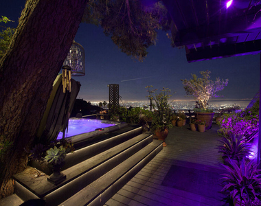 2144 Sunset Plaza Drive - Photo Thumbnail 31