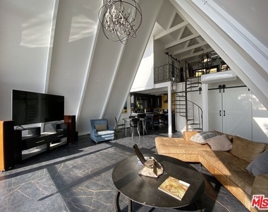 2144 Sunset Plaza Drive - Photo Thumbnail 4