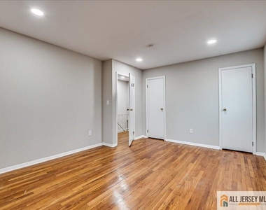 11 Hyde Avenue - Photo Thumbnail 9