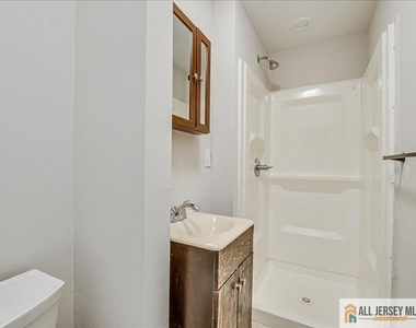11 Hyde Avenue - Photo Thumbnail 5