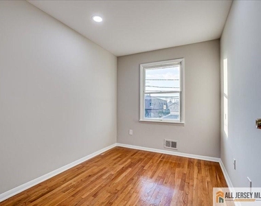11 Hyde Avenue - Photo Thumbnail 13