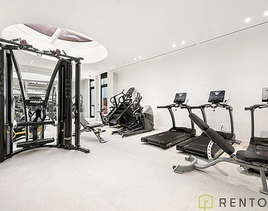 210 Greenpoint Avenue - Photo Thumbnail 7