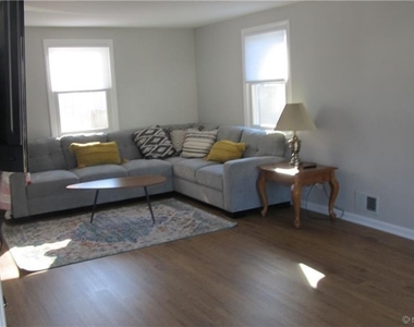 18 Brightwater Road - Photo Thumbnail 2