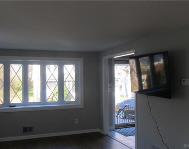 18 Brightwater Road - Photo Thumbnail 4