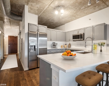 807 Davis Street - Photo Thumbnail 2