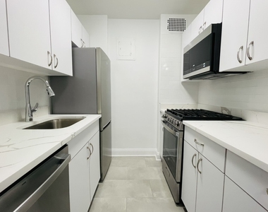 96 Fifth Avenue - Photo Thumbnail 2
