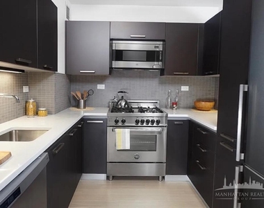 E 39th St - Photo Thumbnail 2