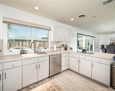 25050 Lawton Avenue - Photo Thumbnail 7