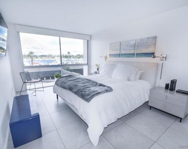 1710 Avenida Del Mundo - Photo Thumbnail 10