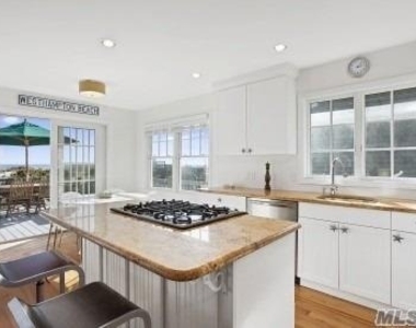 929 Dune Road - Photo Thumbnail 4