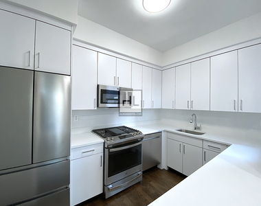 East 57th Street - Photo Thumbnail 1