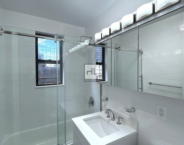 East 57th Street - Photo Thumbnail 4