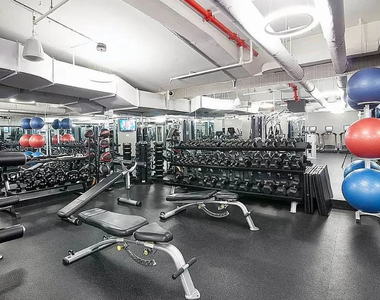 222 East 39th Street - Photo Thumbnail 2