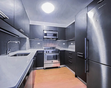 222 East 39th Street - Photo Thumbnail 6