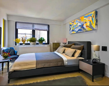 222 East 39th Street - Photo Thumbnail 0