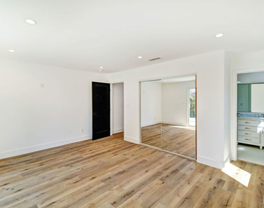 6517 Longridge Avenue - Photo Thumbnail 20