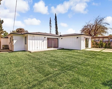 6517 Longridge Avenue - Photo Thumbnail 27