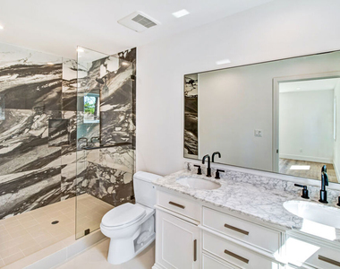 6517 Longridge Avenue - Photo Thumbnail 21
