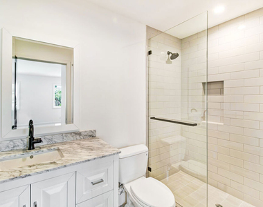 6517 Longridge Avenue - Photo Thumbnail 14