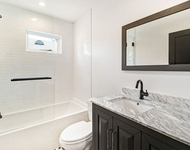 6517 Longridge Avenue - Photo Thumbnail 16