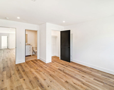 6517 Longridge Avenue - Photo Thumbnail 13