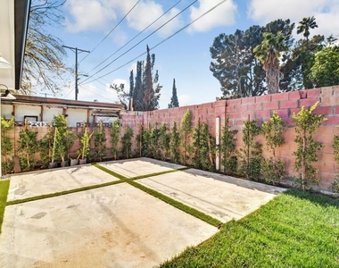 6517 Longridge Avenue - Photo Thumbnail 24