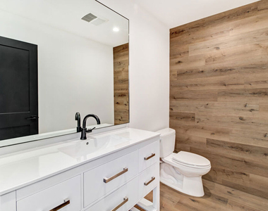 6517 Longridge Avenue - Photo Thumbnail 11