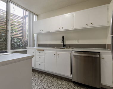 11133 Rose Avenue - Photo Thumbnail 14