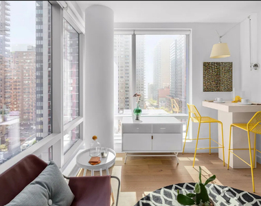 Copy of Third Avenue - Photo Thumbnail 1