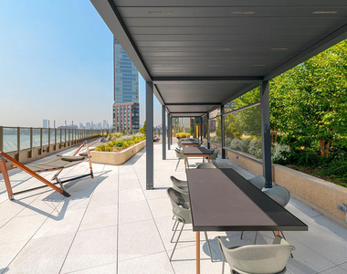 2nd St in Long Island City - Photo Thumbnail 10