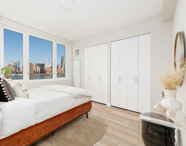 2nd St in Long Island City - Photo Thumbnail 5