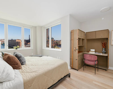 2nd St in Long Island City - Photo Thumbnail 3