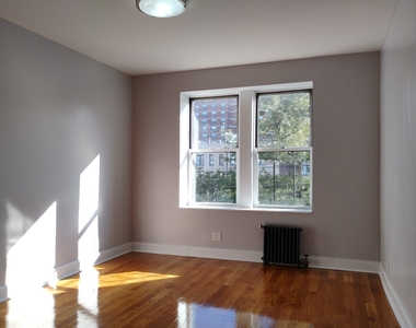 1 bedroom - Vermilyea Ave - Photo Thumbnail 3