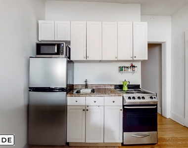 77 Christopher Street - Photo Thumbnail 5