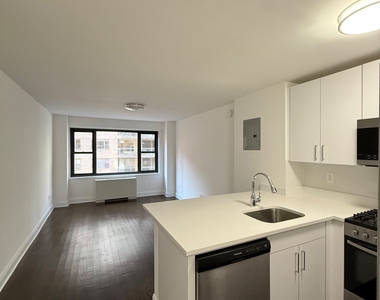 405 E 56th #8EB - Photo Thumbnail 0